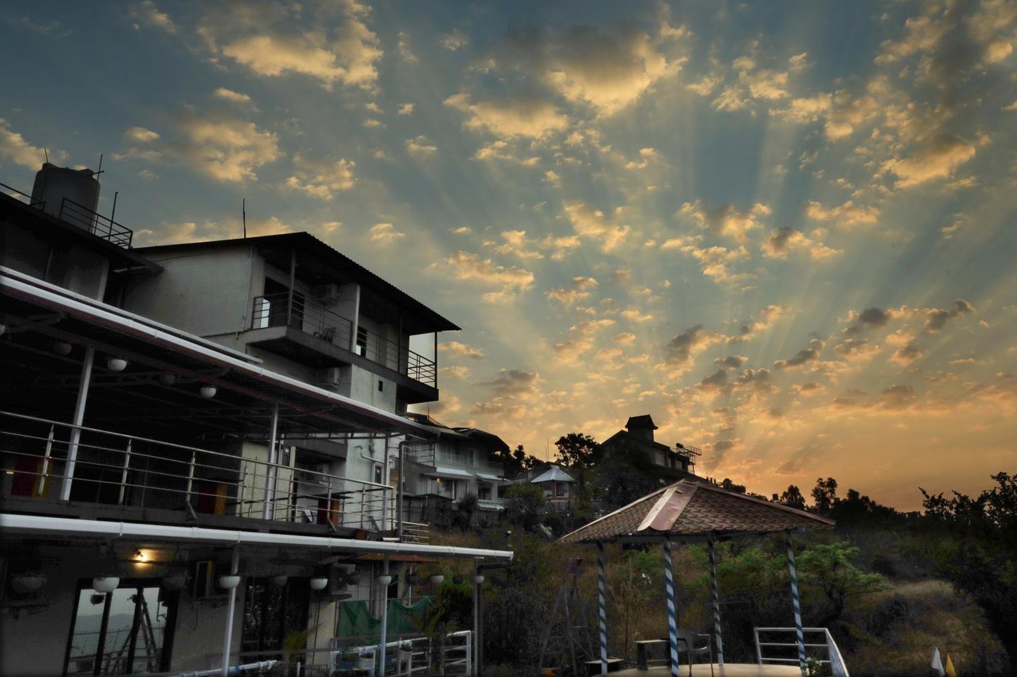 Trattino Resorts Panchgani Esterno foto